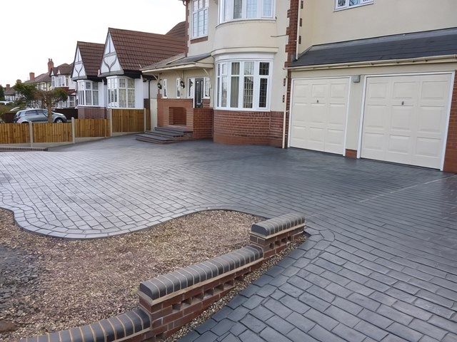 images/imprinted-concrete/slider/inprinted-concrete-cleaning-3-kireth-ai.jpeg
