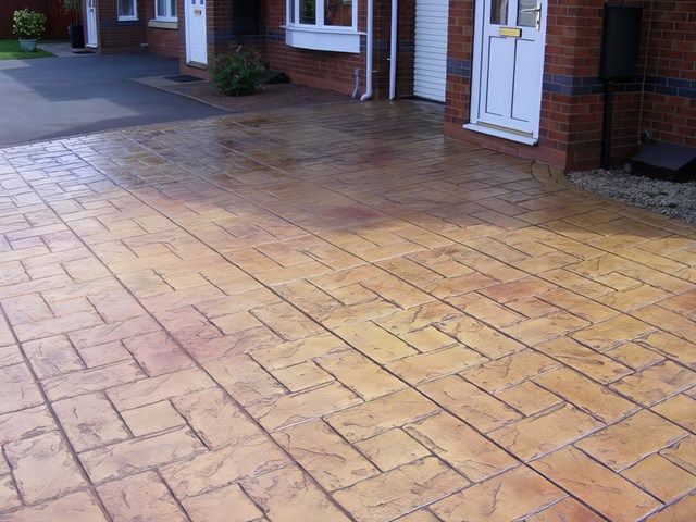 images/imprinted-concrete/slider/inprinted-concrete-cleaning-4-kireth-ai.jpeg