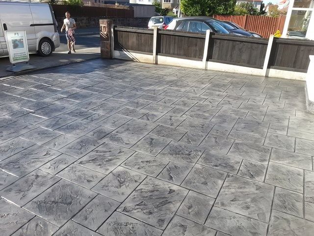 images/imprinted-concrete/slider/inprinted-concrete-cleaning-1-kireth-ai.jpeg