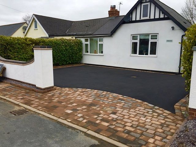 images/tarmac/slider/tarmac-cleaning-1-kireth-ai.jpeg